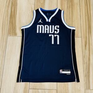 Nike Dallas Mavericks Luka Doncic#77 Dri-Fit Jersey Youth Size Large